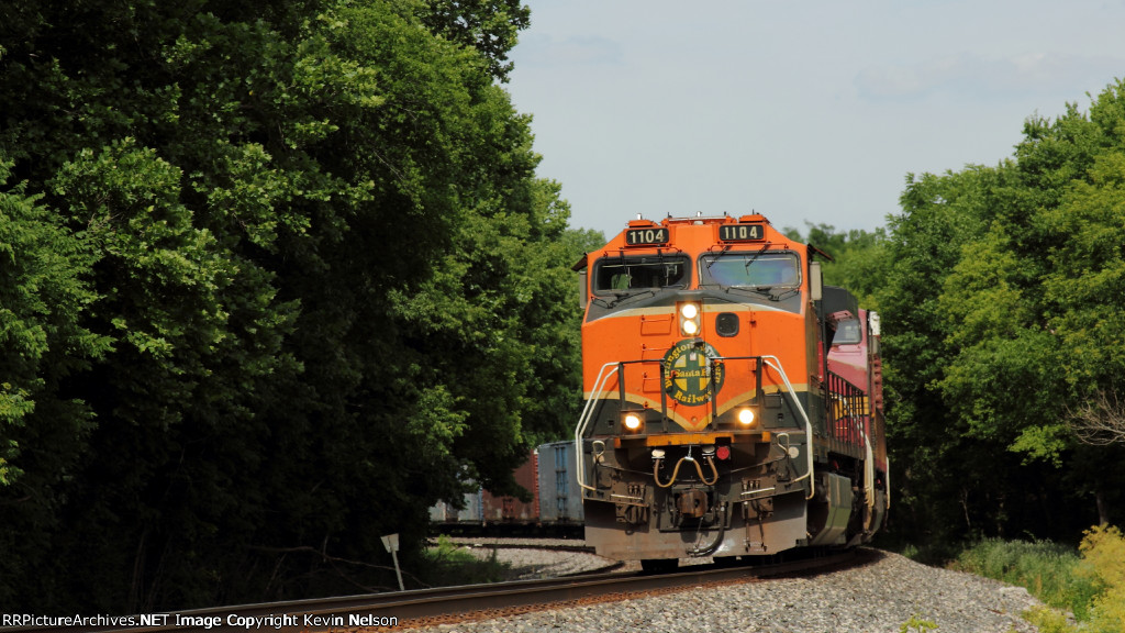 BNSF 1104 CW44-9W